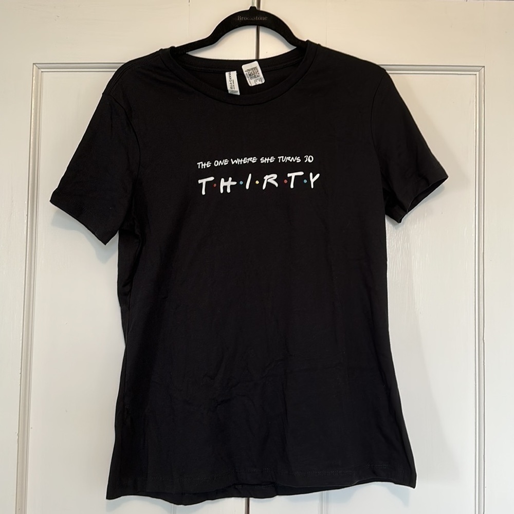 🎉 THE ONE WHERE SHE TURNS 30 Friends 30th Birthday Black Short Sleeve T-Shirt
